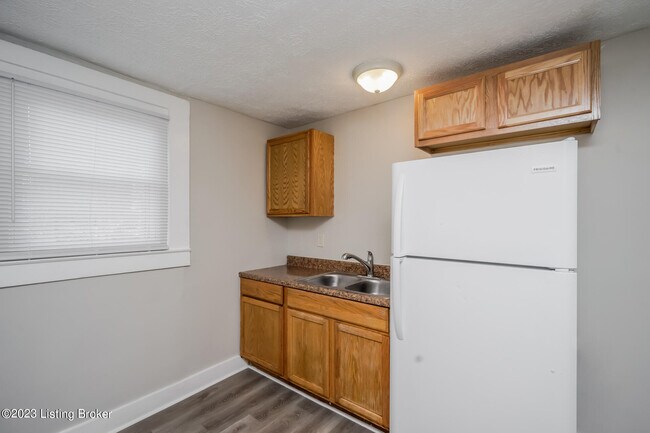 Building Photo - 1821 W Lee St