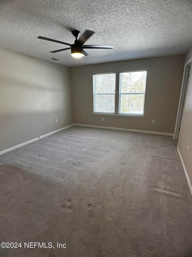 Building Photo - 7371 Palm Hills Dr