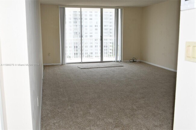 Building Photo - 2801 Northeast 183rd Street Apt #1008W, Av...