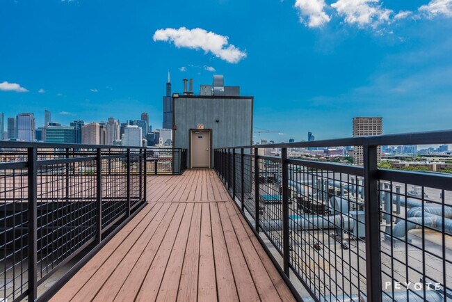 Building Photo - 1224 W Van Buren St