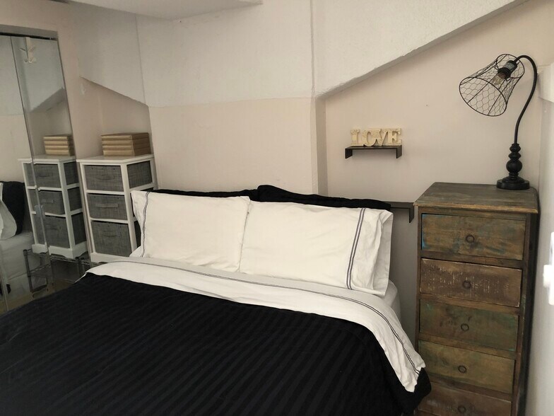 Building Photo - 12 Stoneholm St