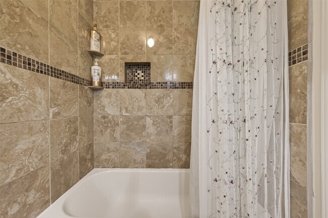 Building Photo - 8203 Paddington Pl Dr