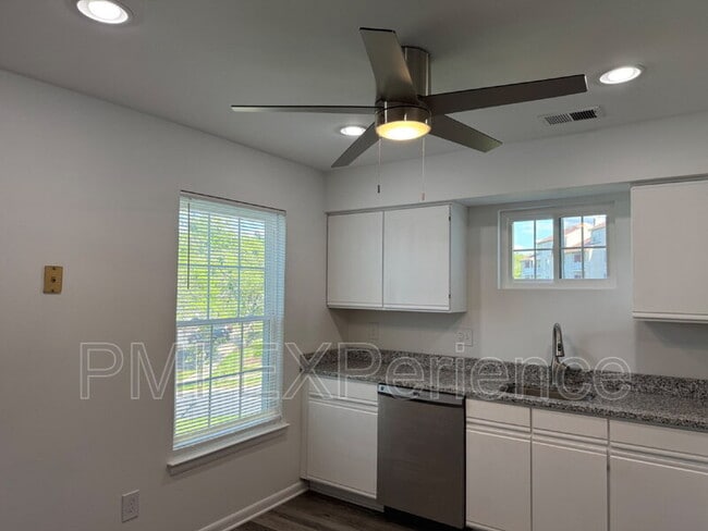 Building Photo - 1023 Spring Valley Ct