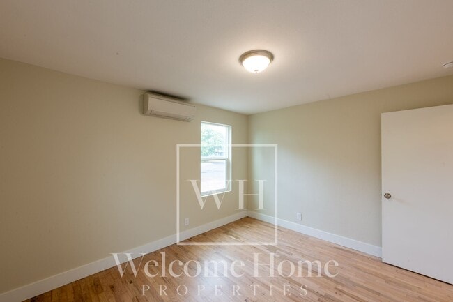 Building Photo - 1233 Boyer Ave