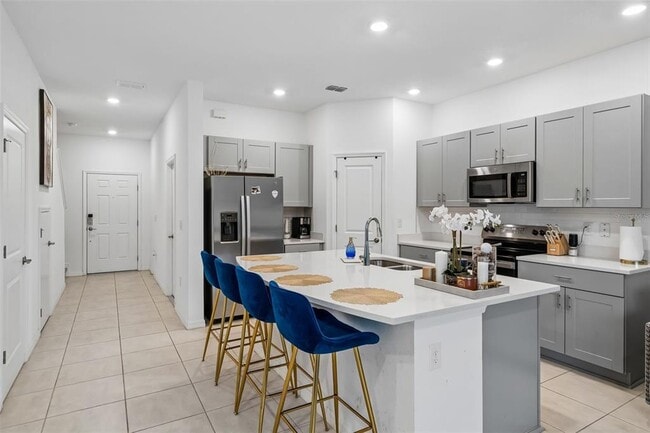 Building Photo - 2576 Penguin Blvd