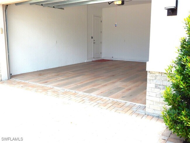 Building Photo - 11331 Jacaranda Dr