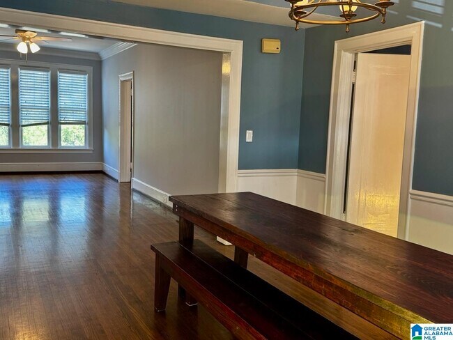 Building Photo - 3007 Highland Ave