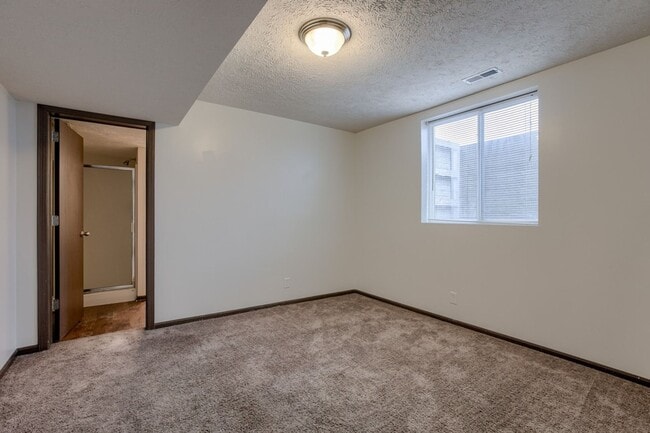 Building Photo - 2644-48 W Timberlake Dr