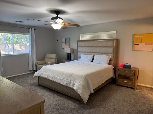 Building Photo - Spacious, updated and inviting