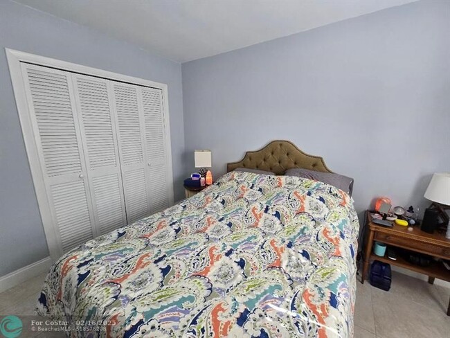 Building Photo - 669 W Oakland Park Blvd