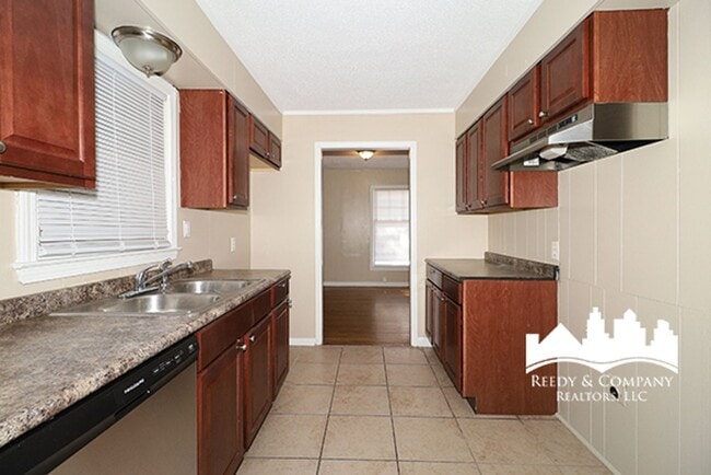 Building Photo - 2010 Tammwood Dr