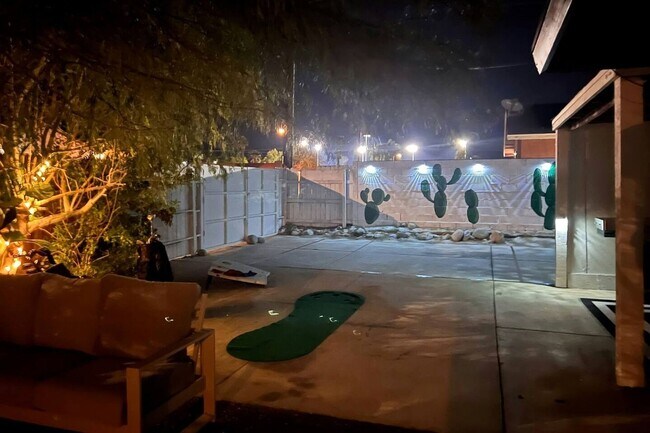 Building Photo - Golf and Games Retreat in Palm Springs