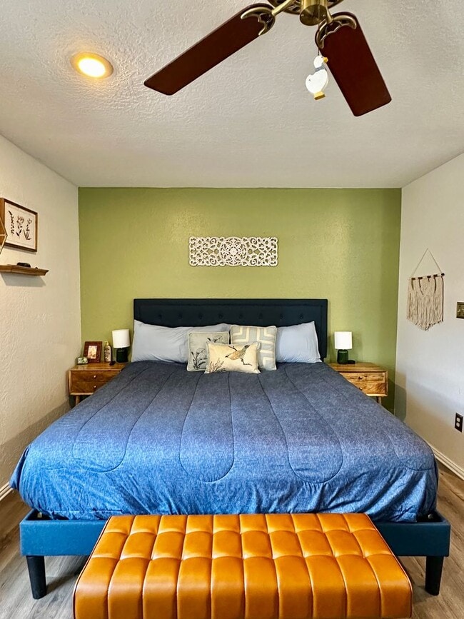 Building Photo - Rustic Charm