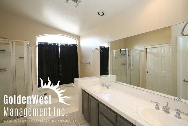 Building Photo - Elegant Cozy 3Bdm 2.5Ba Home in Las Vegas!