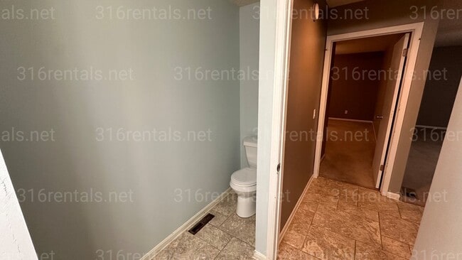 Building Photo - $1590 - 3 bedroom / 2.5 bathroom - Single Family Home *COMING SOON*