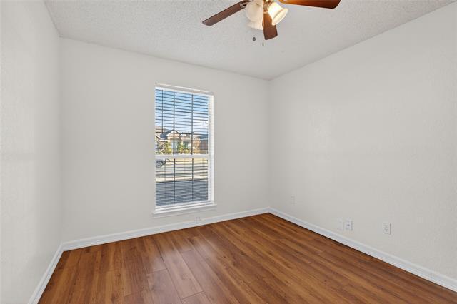 Building Photo - 1302 Silver Maple Dr