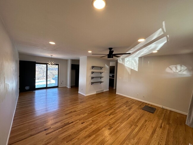 Building Photo - South Boulder Gem: 3 Bed, 2 Bath with Stunning Flatiron Views & Hardwood Flooring throughout!