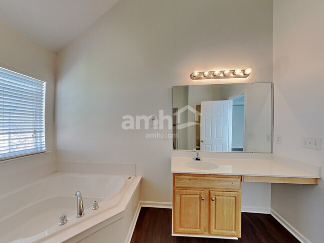 Building Photo - 108 Dunnell Rd