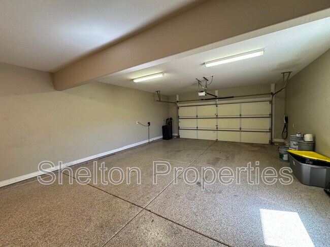 Building Photo - 20933 W Cora Vista