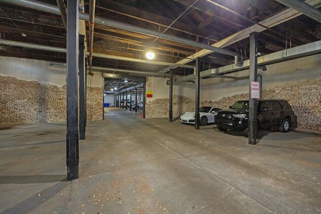 Building Photo - Available now. Awesome 1 BR/1.5 BA Apartme...