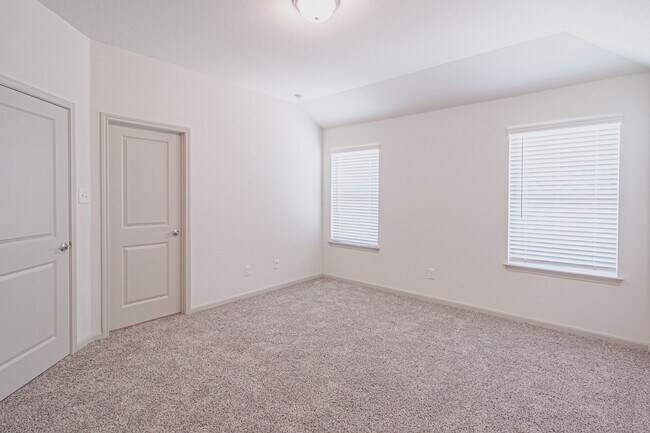 Building Photo - 7411 Gramercy Way