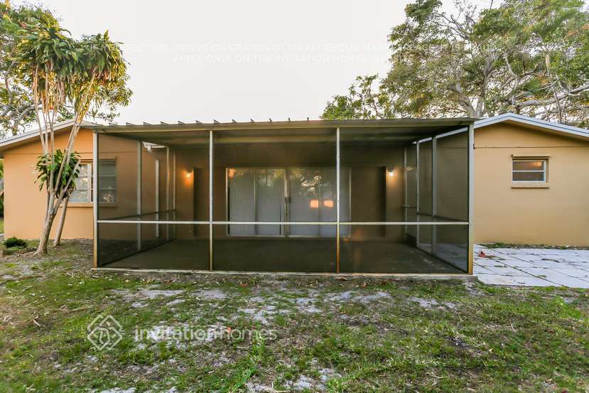 Building Photo - 520 NW 43rd Ave