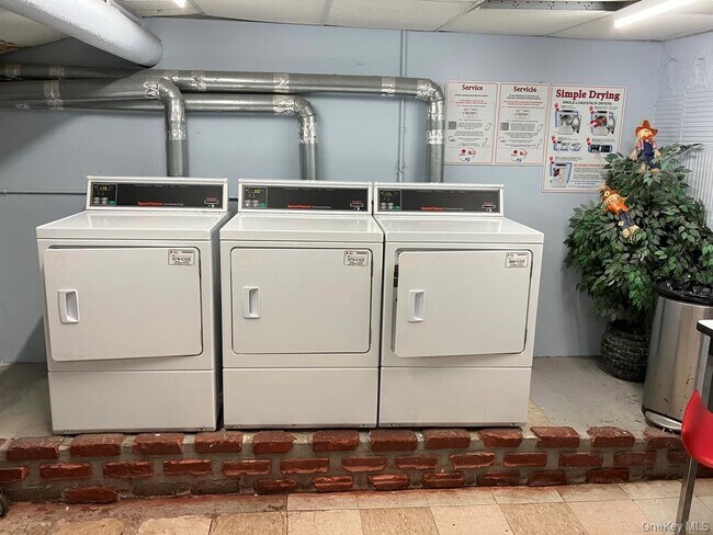 Building Photo - 240 Halstead Ave