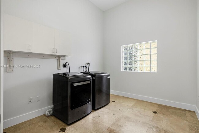 Building Photo - 3363 SW 154th Ct