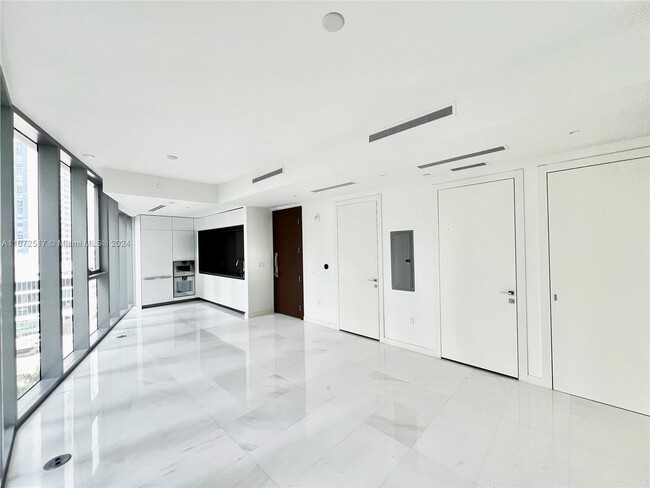 Building Photo - 300 Biscayne Boulevard Way