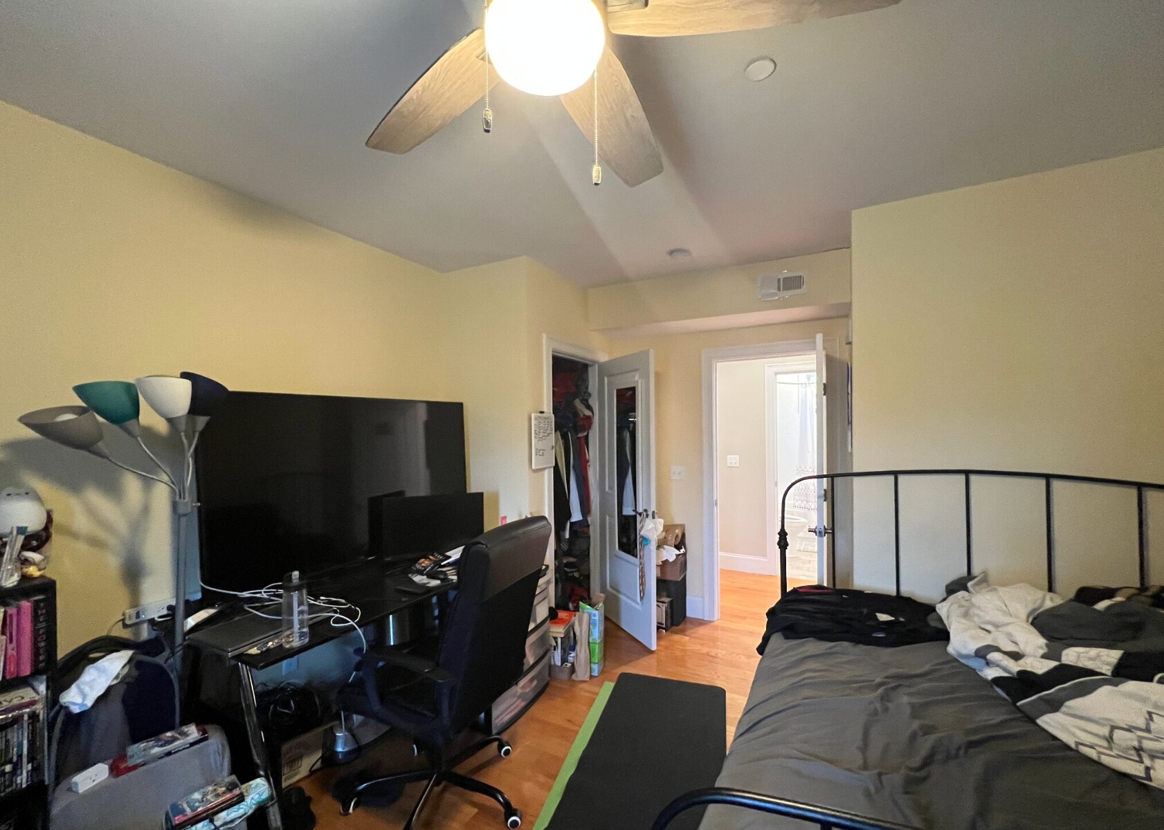 Building Photo - 118 Holland St