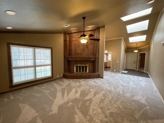 Building Photo - Welcome to Lyndale Senior Community! 55 and better in Edmond!!  2 bed flex floorplan with office,...