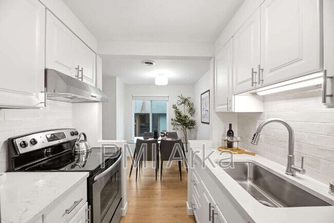 Building Photo - 12107 NE Bel Red Rd