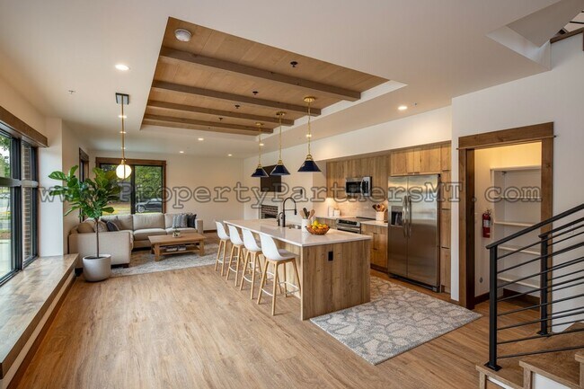 Building Photo - 824 S 8th Ave