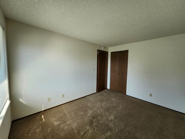 Building Photo - 1709 S Rainier Pl