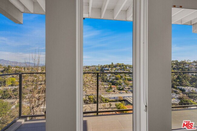 Building Photo - 2226 Ronda Vista Dr