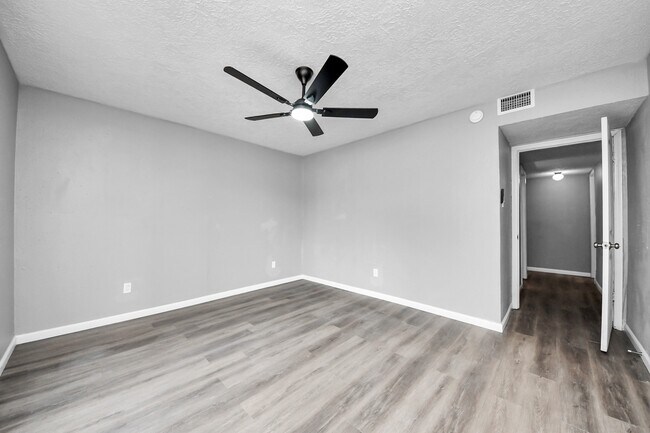 Building Photo - 13603 Ravensway Dr