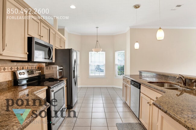 Building Photo - 1192 Longwood Dr