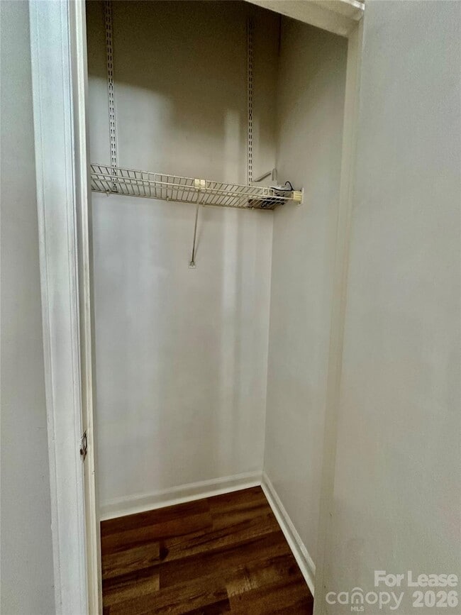 Building Photo - 229 N Poplar St