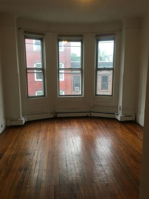 Building Photo - 217 10th St
