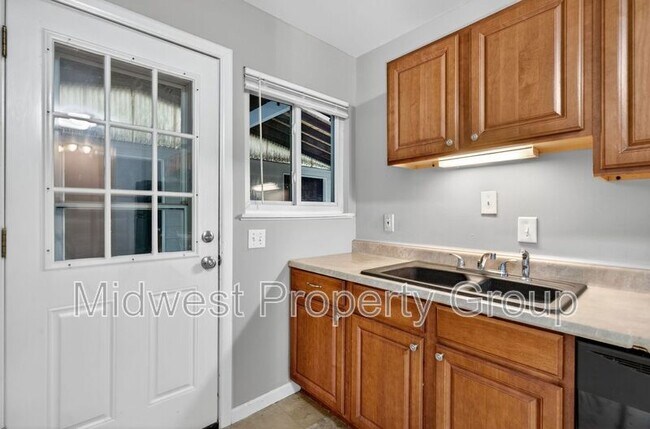 Building Photo - 4 Saratoga Ct