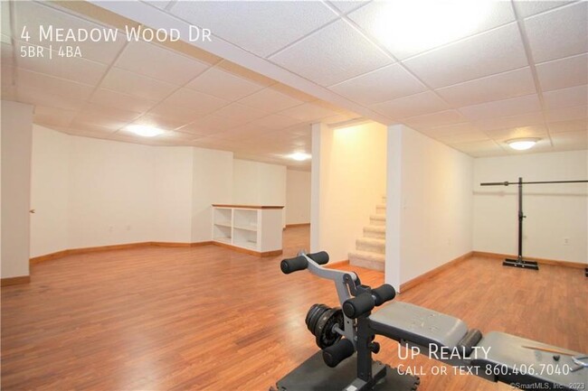 Building Photo - 4 Meadow Wood Dr