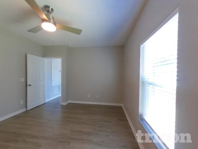 Building Photo - 4925 Rockvale Dr