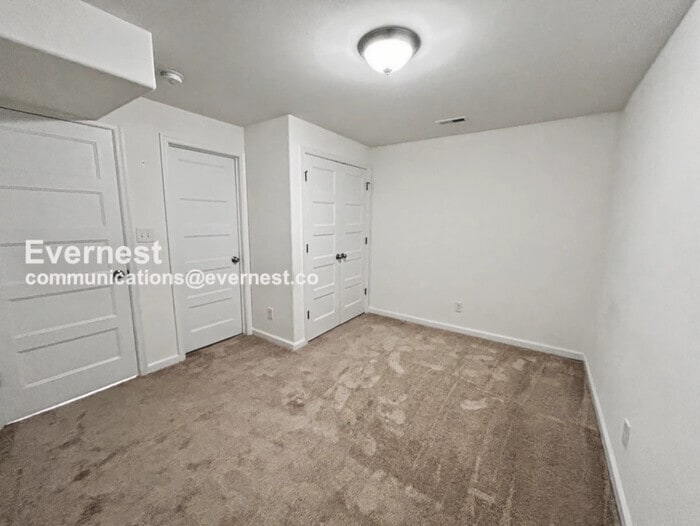 Building Photo - 102 Ridgeway St