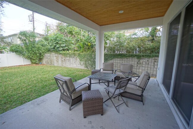 Building Photo - 209 S Trask St