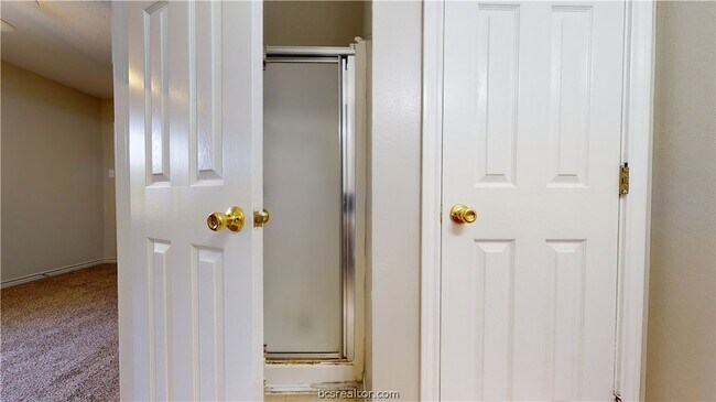 Building Photo - 306 Cherry St