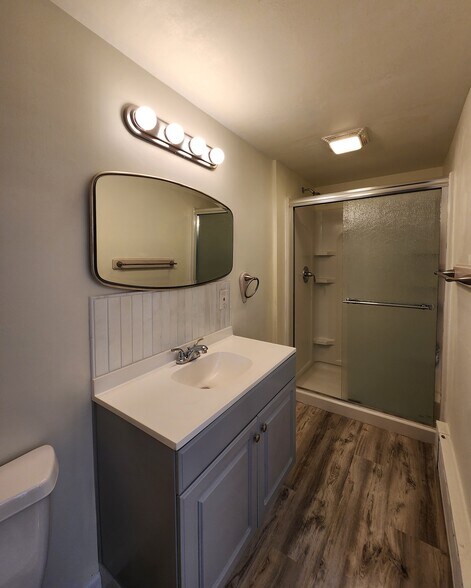 Bathroom - 500 Radcliffe St