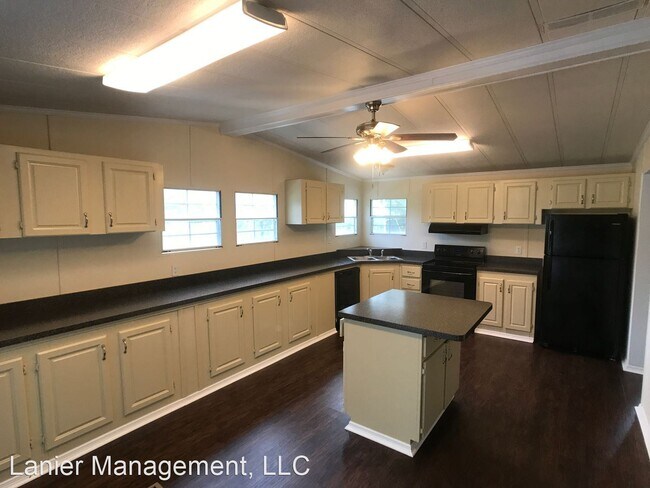 Building Photo - 3 br, 2 bath House - 150 Maple Dr