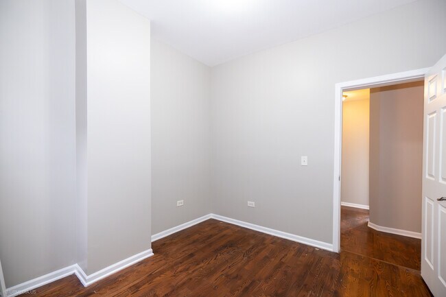 Building Photo - 4326 S Calumet Ave