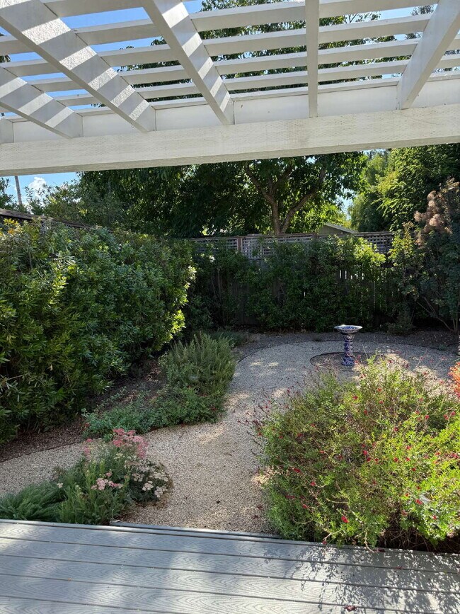 Building Photo - Three bedroom, Two bath, Single level home.