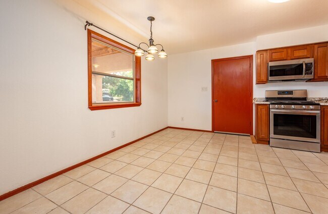 Building Photo - 2911 Avenida Alamosa
